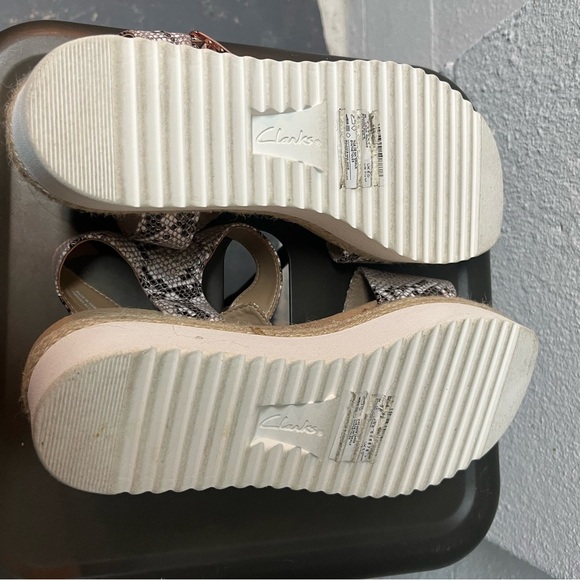 Clarks Snakeskin Pattern Sandals - Picture 7 of 9